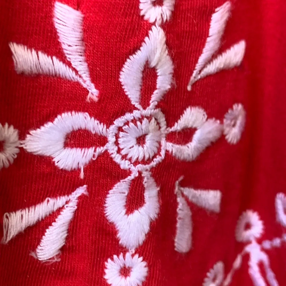 WESTPORT Women’s Red w/ White Embroidered Bottom Cap Sleeve Blouse